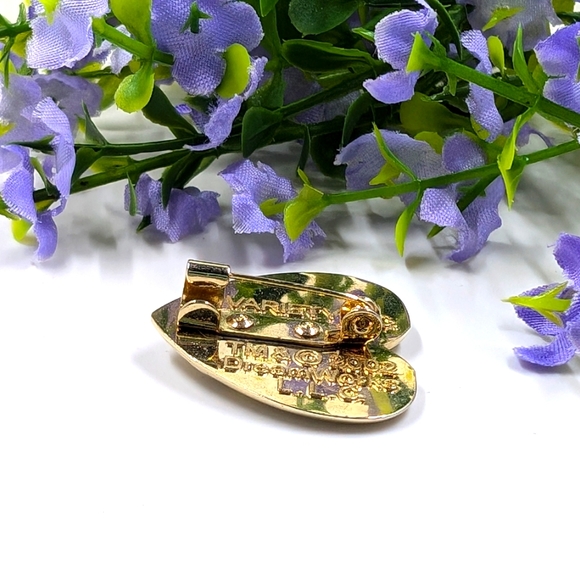 DreamWorks Shrek Heart Shaped Vintage Brooch with Shrek, Donkey & Fiona - Picture 6 of 6